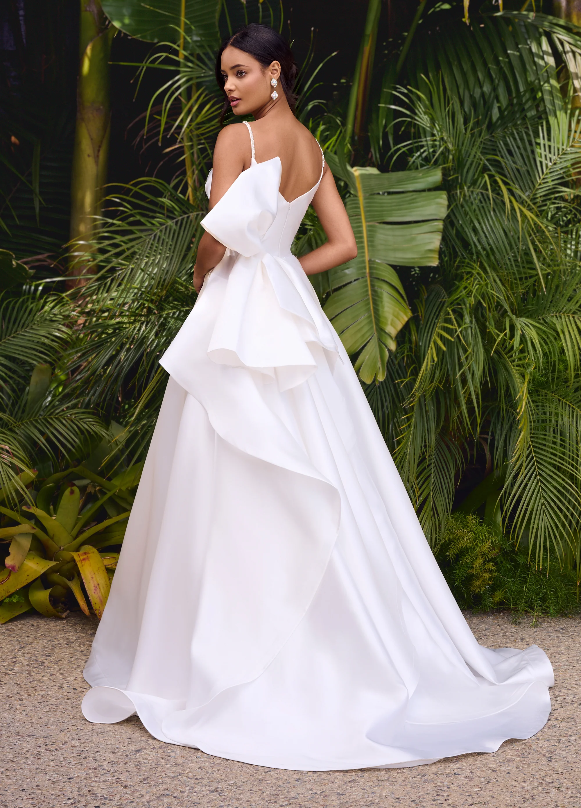 Ashley Lauren 11769 Satin Ballgown with Bow Formal Dress Sweetheart Neckline Ruched Bodice Full Skirt with Train - Image 2
