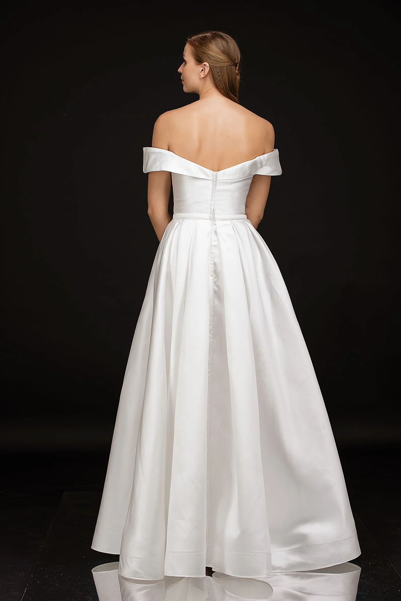 Nina Canacci B1901 size 6 off the shoulder A line wedding dress - Image 2
