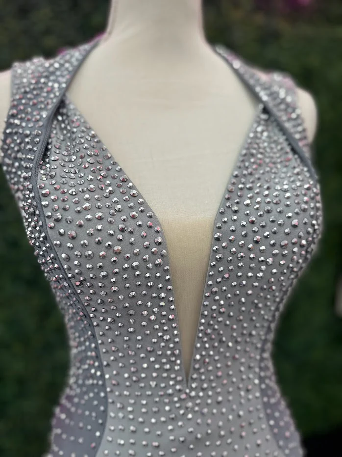 Johnathan Kayne 2611 Size 4 Silver Long Fitted Halter V Neck Corset Prom Dress Pageant Gown Crystal - Image 7
