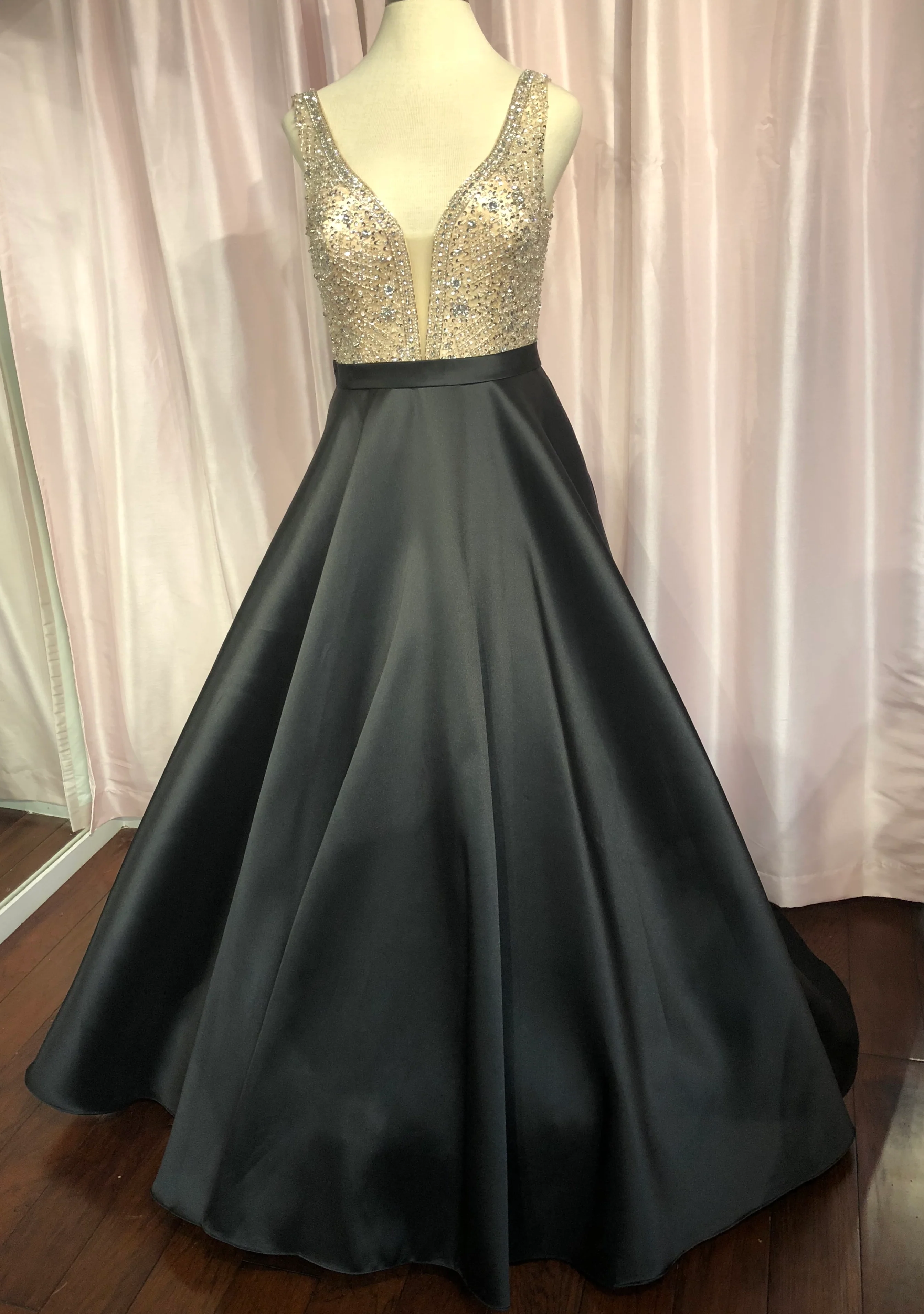 Jovani JVN60696 Size 12 Black Prom Dress Ballgown Pockets - Image 3