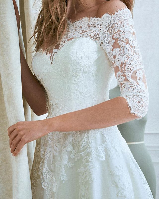 White One OSSA Size 28 Sheer Lace off the Shoulder Wedding Dress Sleeves Ballgown - Image 4